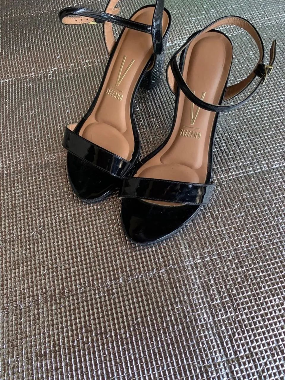 SANDÁLIA PRETA VIZZANO - Foto 2