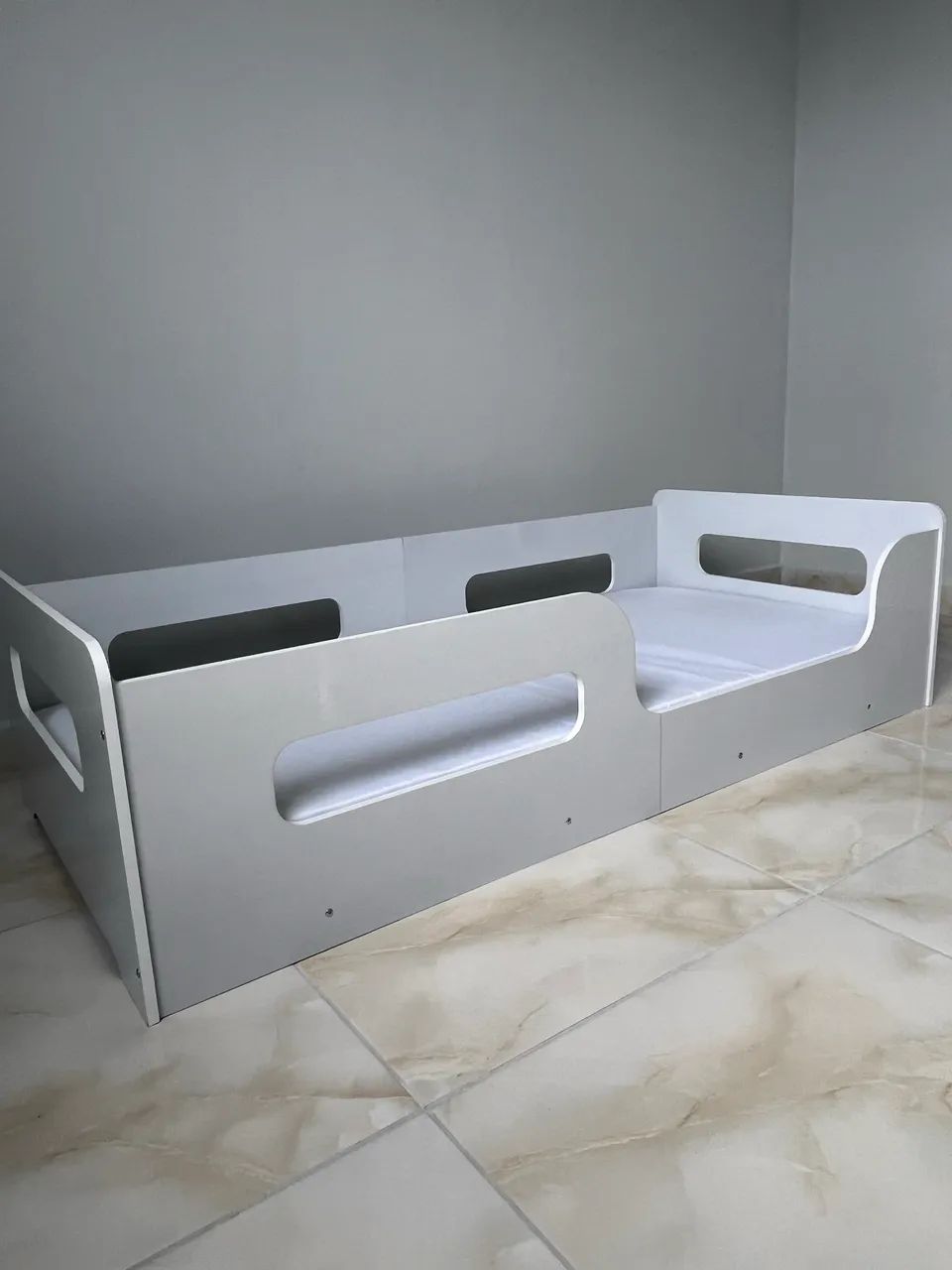 Cama infantil  com colchão Nova ( não foi usada) 