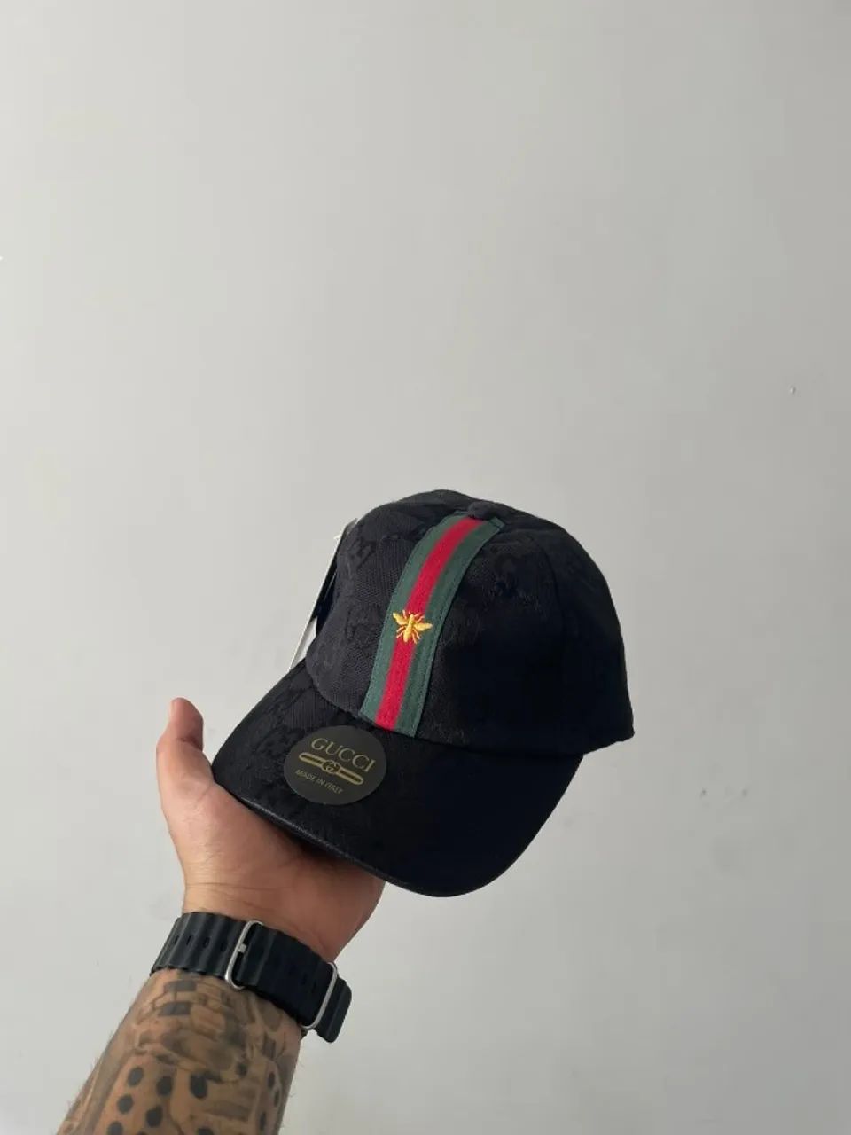 Boné Gucci Preto Faixa Vermelha - Foto 2
