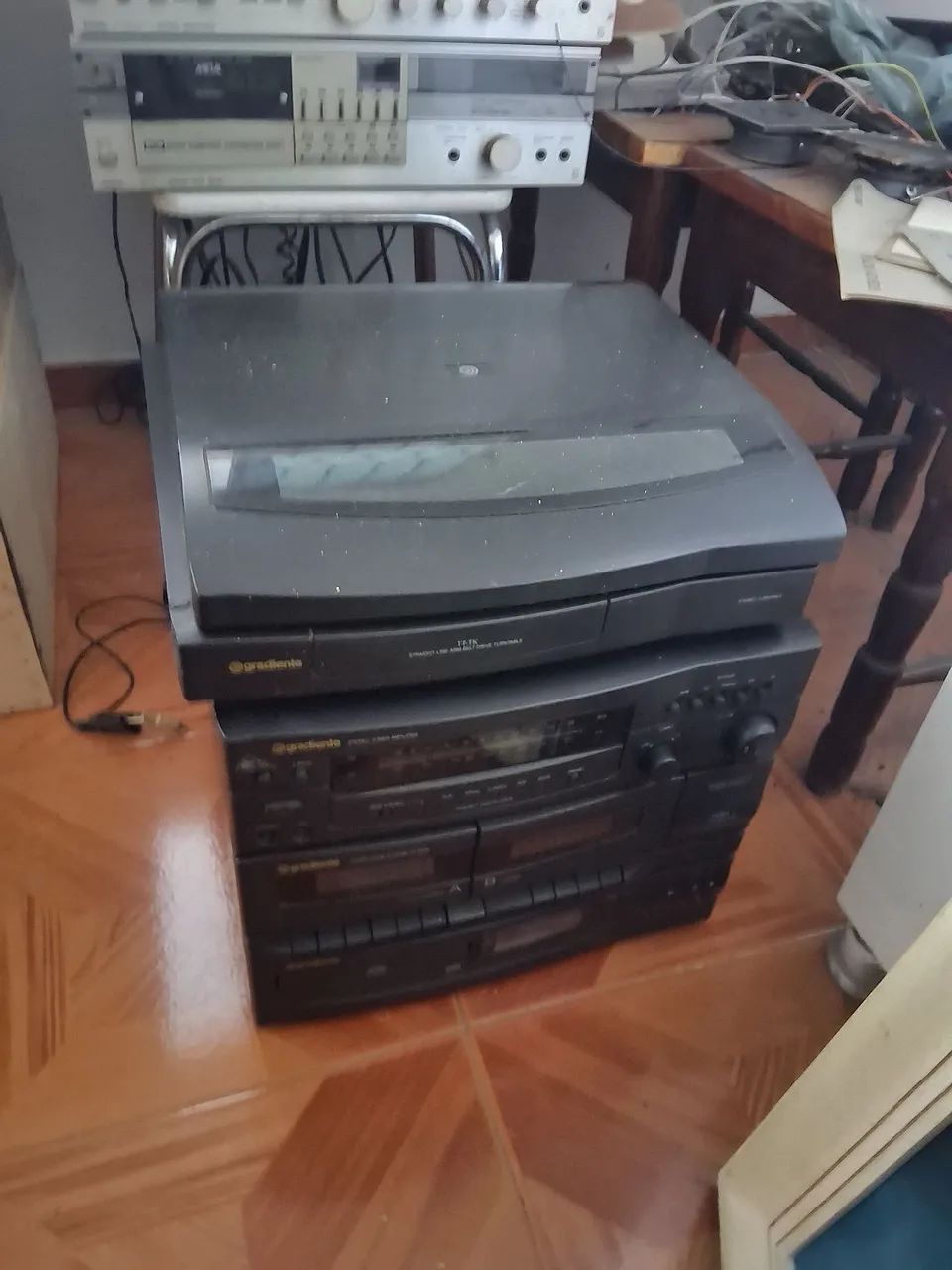 Aparelho de som gradiente  4 em 1 tem 2 caixa  gradiente  não  é  original  do aparelho 