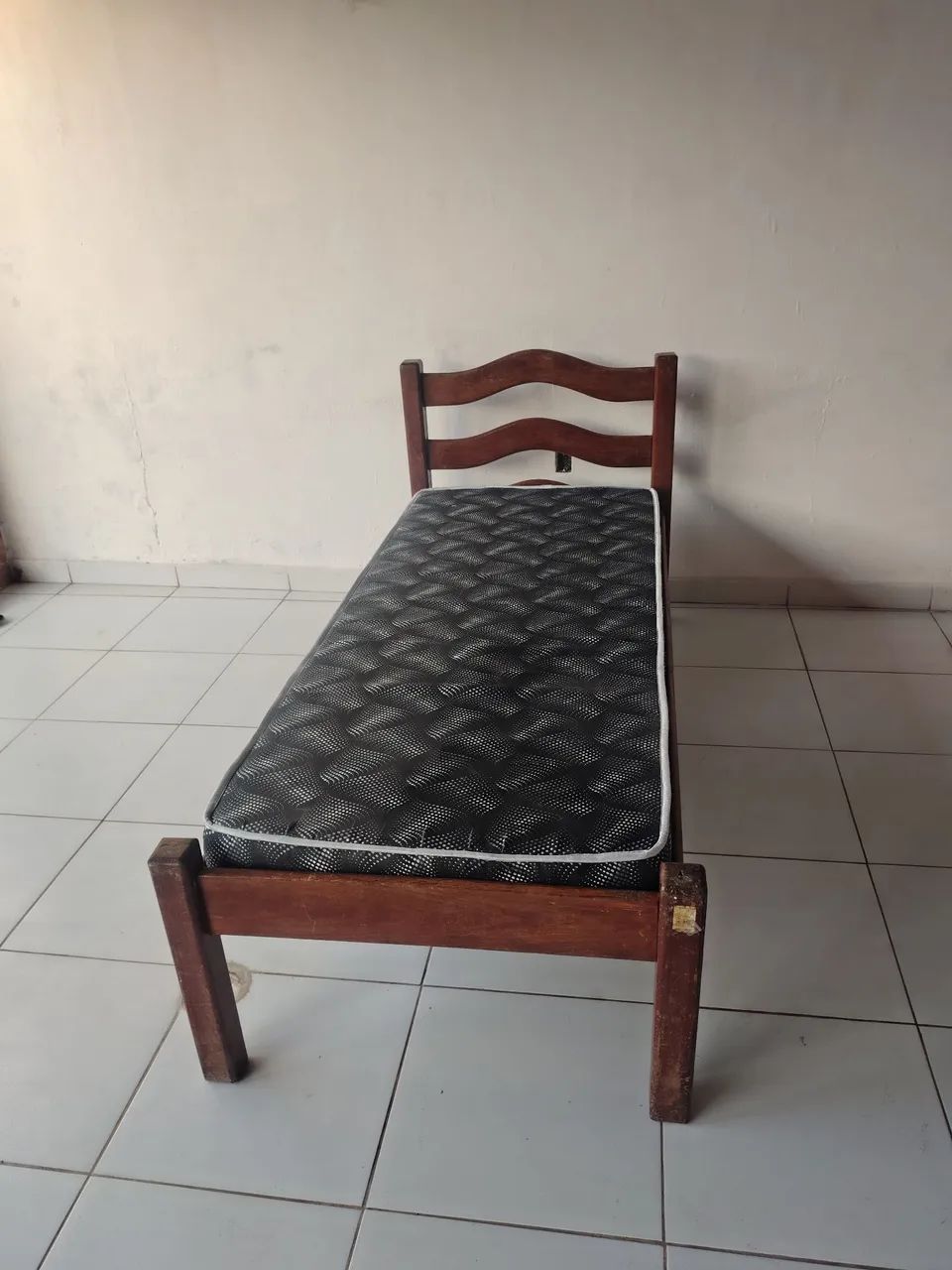 Cama de solteiro com colchão novo