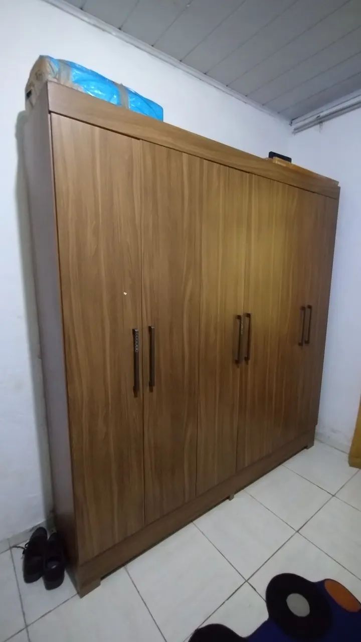 Guarda-roupa 6 portas em madeira