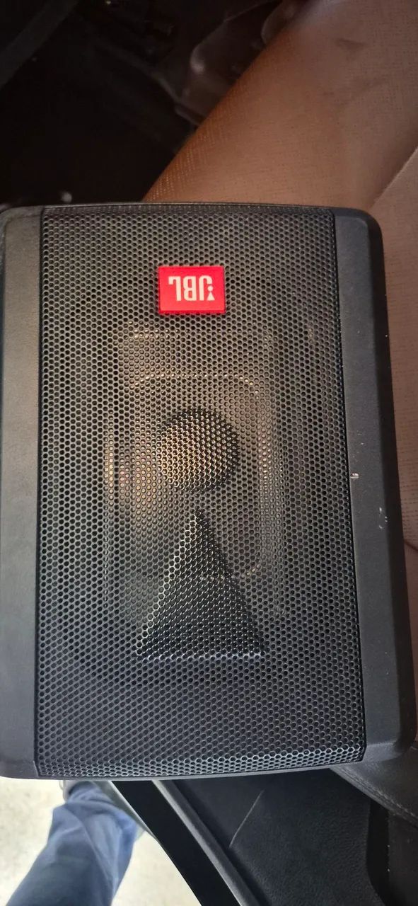 Um sub JBL slin de sarro 