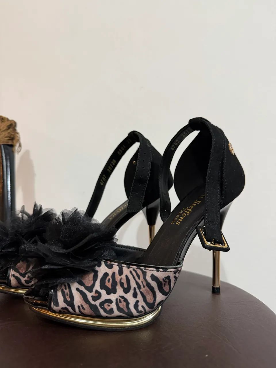 sandália carmen steffens onça 36