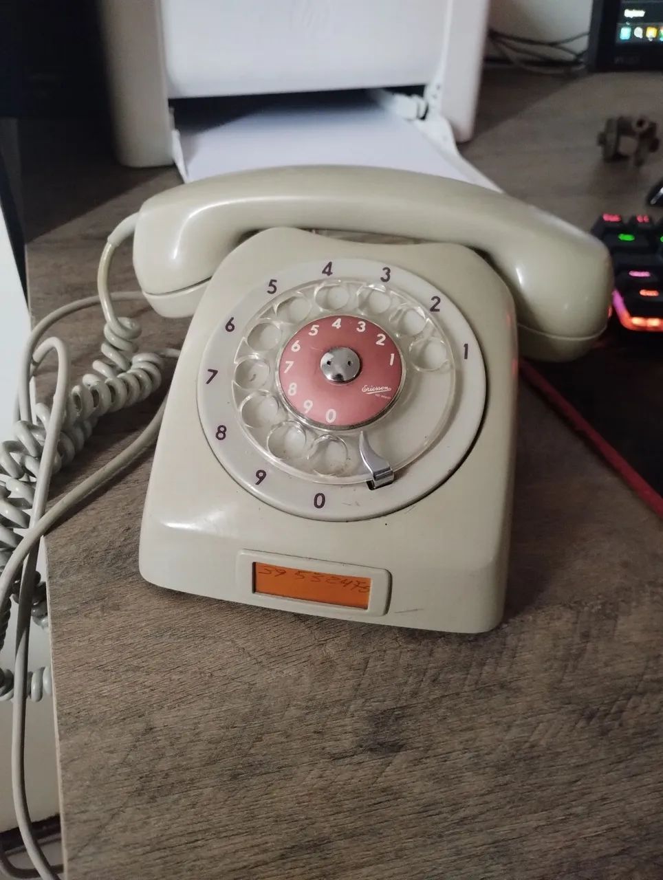 Telefone de disco antigo 