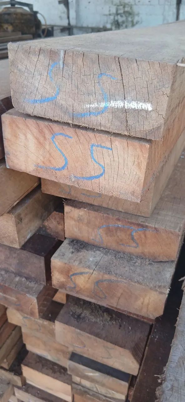 Linhas e barrotes madeiras mista e maçaranduba 