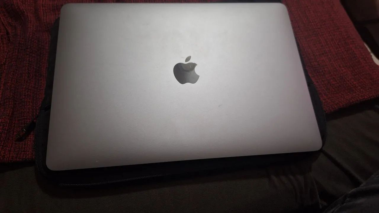 Macbook pro m2 8gb 256