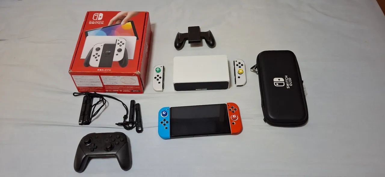 Nintendo Switch OLED Desbloqueado + Pro Controller + 2 joycons