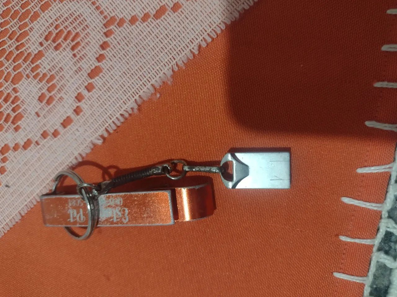 Vendo esse pendrive 16 GB vigem 