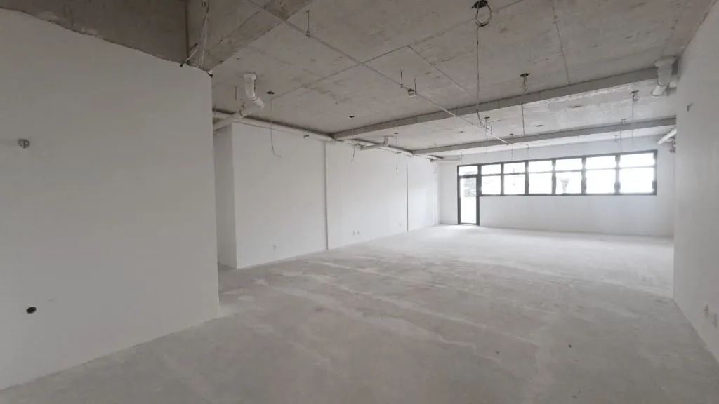 Sala comercial de 44,83 m² com 2 banheiros, varanda e vagas rotativas no Edifício Quadria  - Foto 4