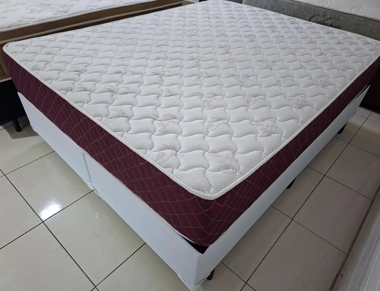 Cama Queen Size, Castor, ESPUMA D33 - ENTREGA GRÁTIS