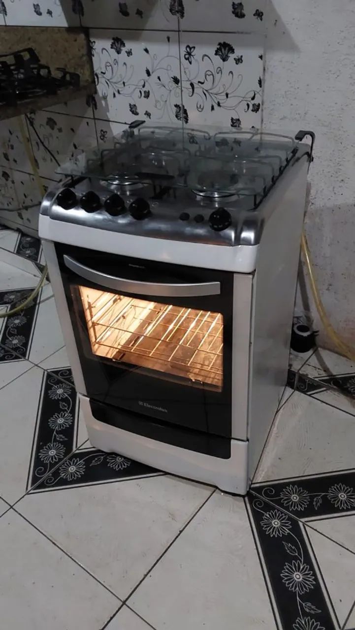 ÓTIMO FOGÃO ELECTROLUX 4 BOCAS COM ACENDIMENTO AUTOMÁTICO  - Foto 2