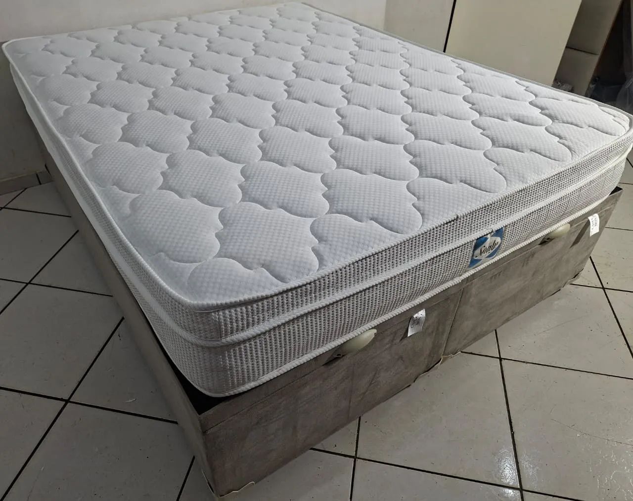 Cama Queen Size Baú, Sealy - ENTREGA GRÁTIS - Foto 2