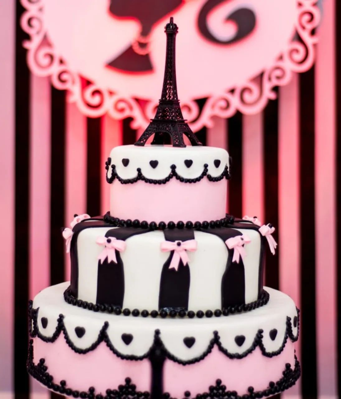 Vendo Bolos Fake em biscuit 3 andares - favor ler o anúncio - Foto 2