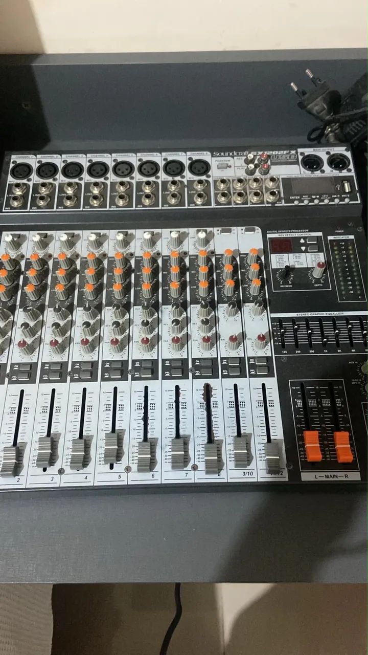 Mesa de Som com 10 Canais 