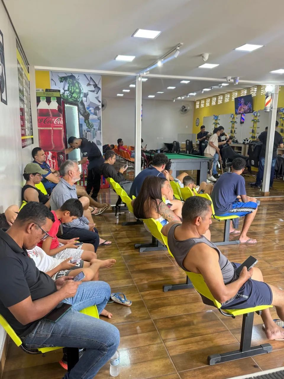 Contrata barbeiro com ganhos acima de 4 mil livre