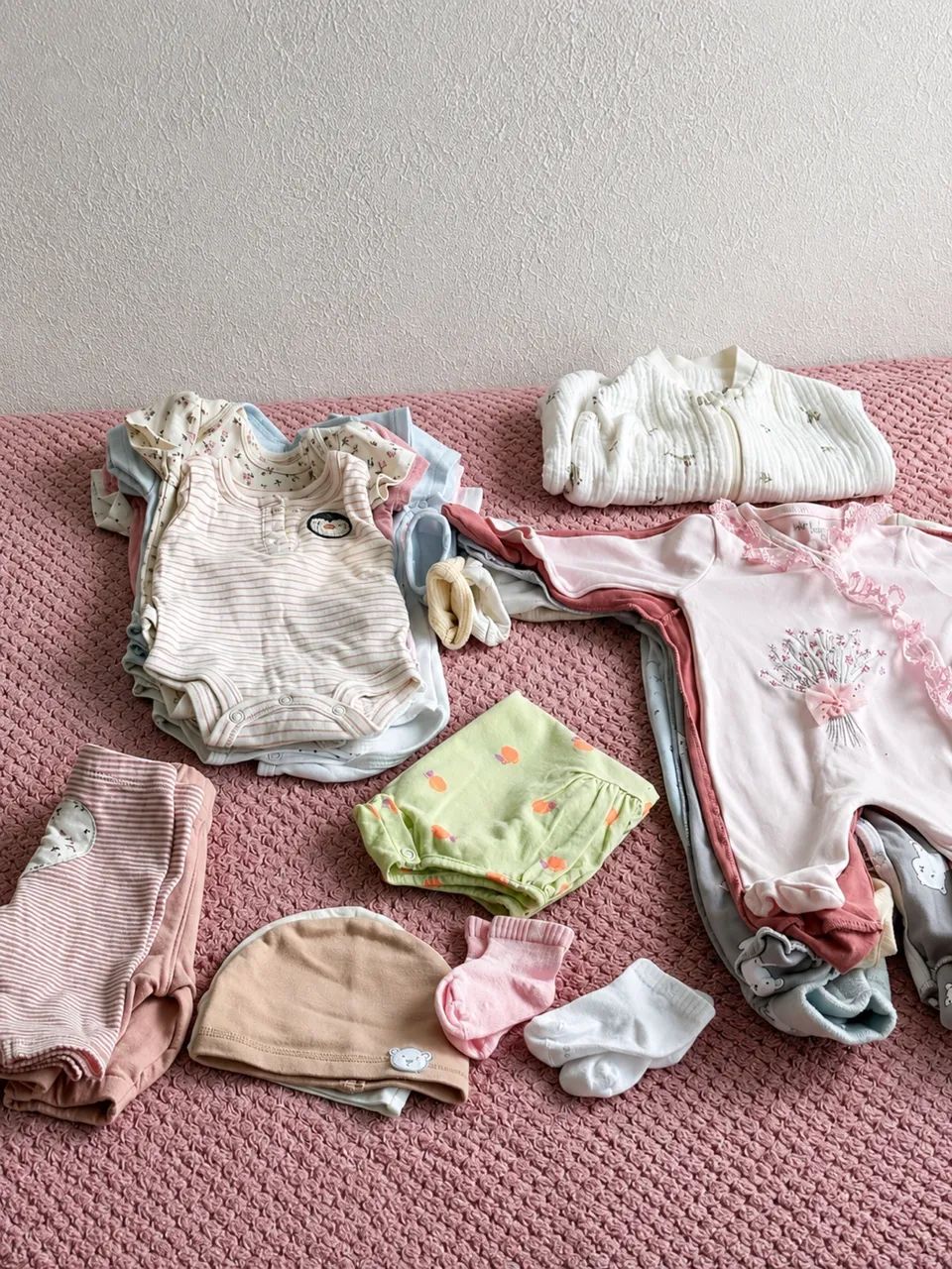 Roupa de bebe. 0-3 mes. 23 peças. Carters e outras marcas - Foto 2