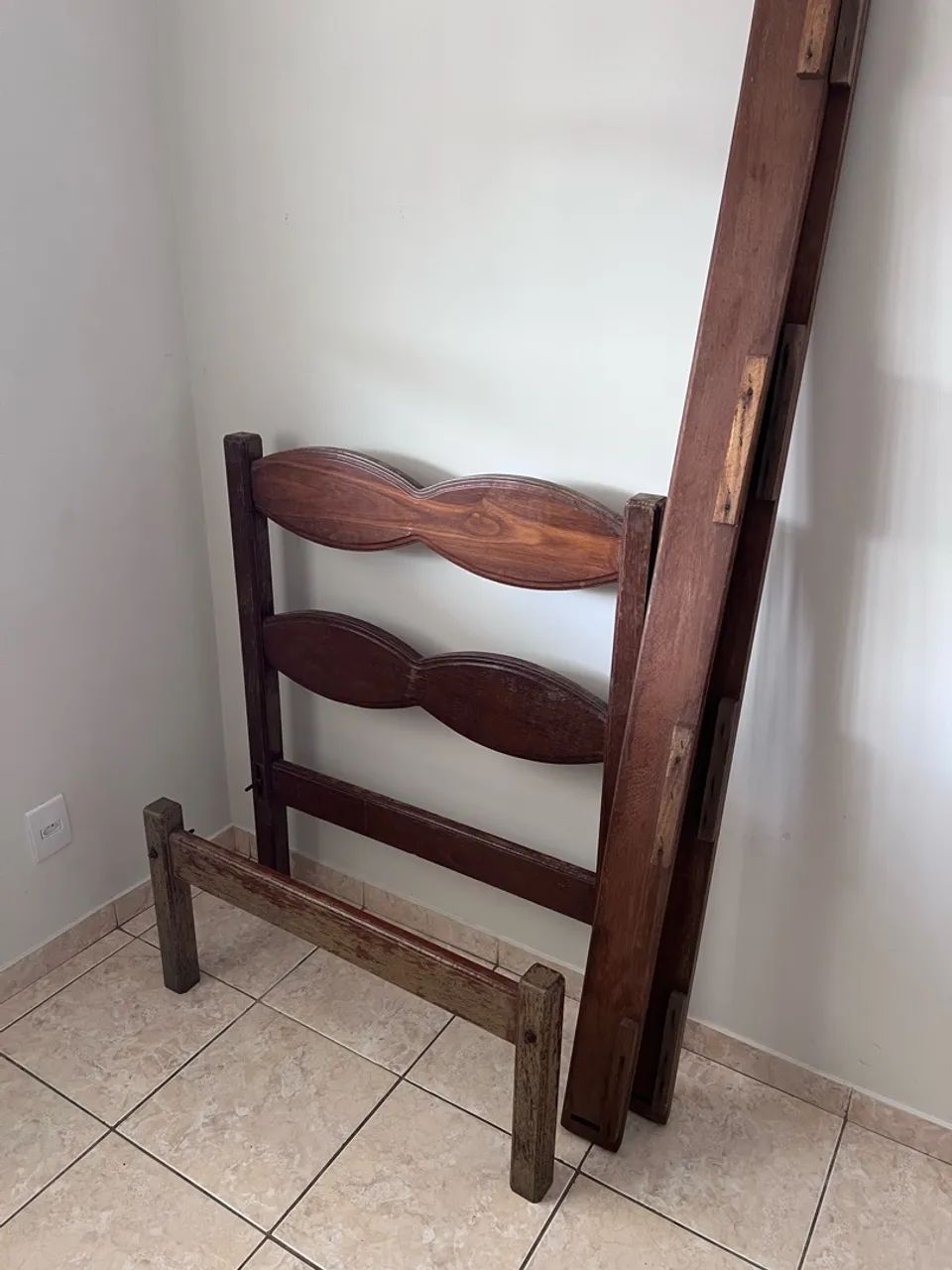 Cama de solteiro de madeira cerejeira  - Foto 3