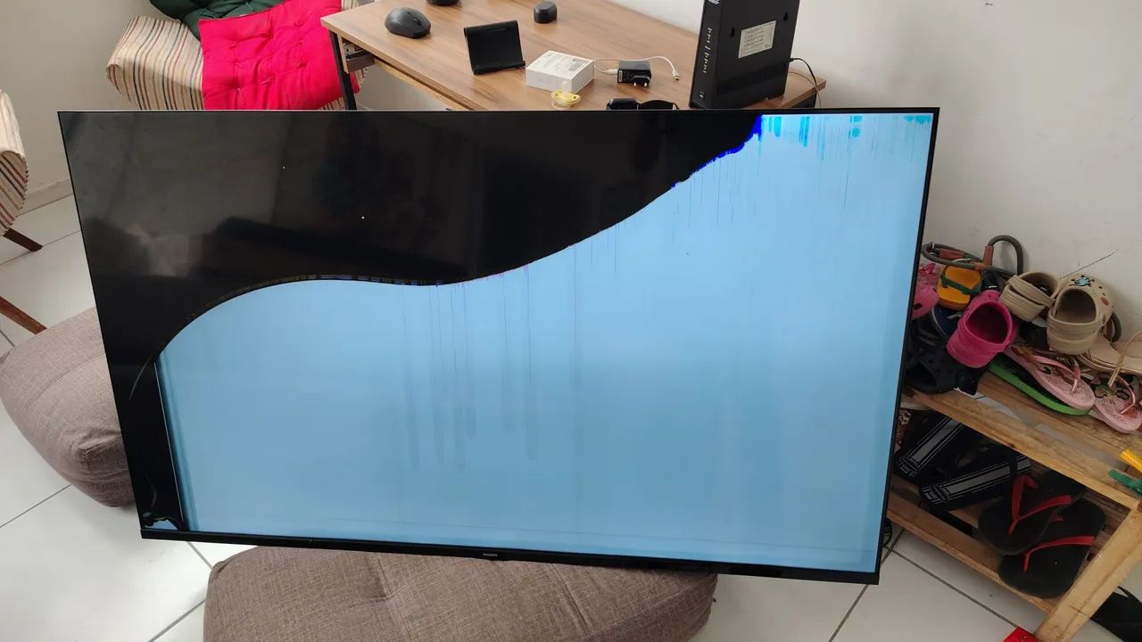 Tv Philips 58 polegadas com a tela quebrada nova menos de um ano 