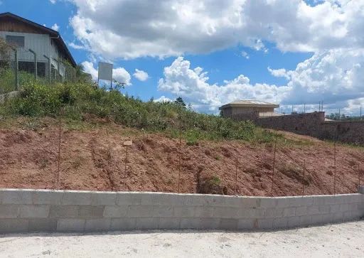 Terreno a venda no Vale Azul