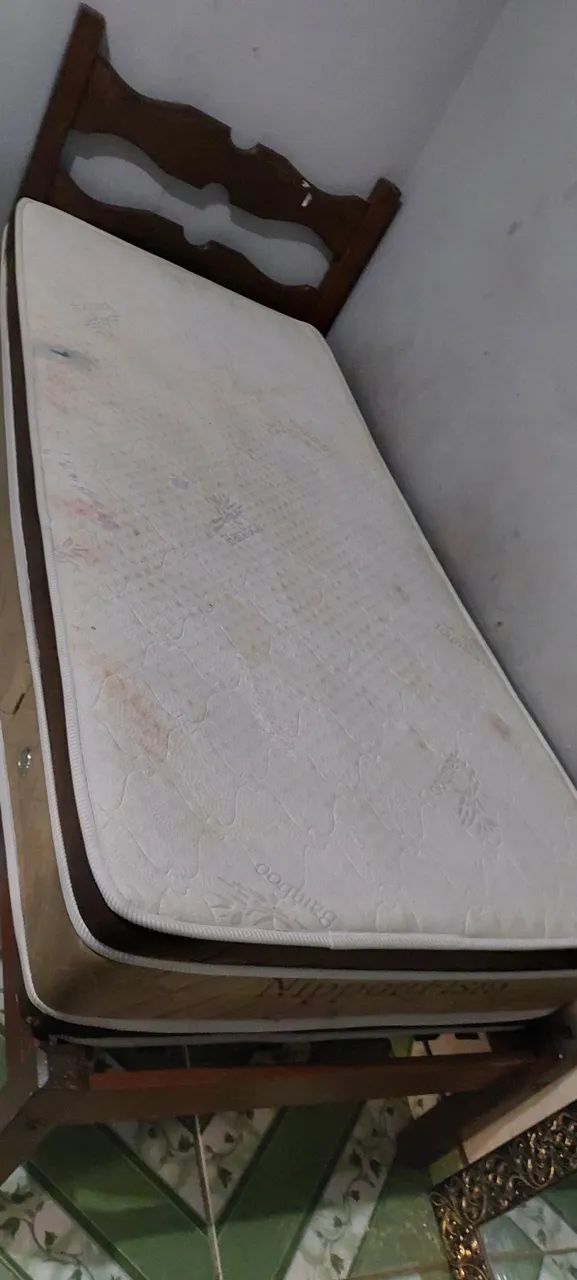 Vendo colchão e a cama vai de BRINDE!
