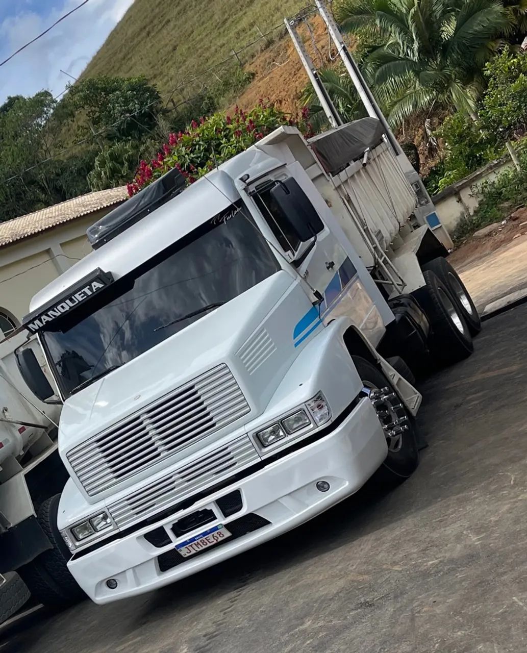 Caminhão Caçamba.