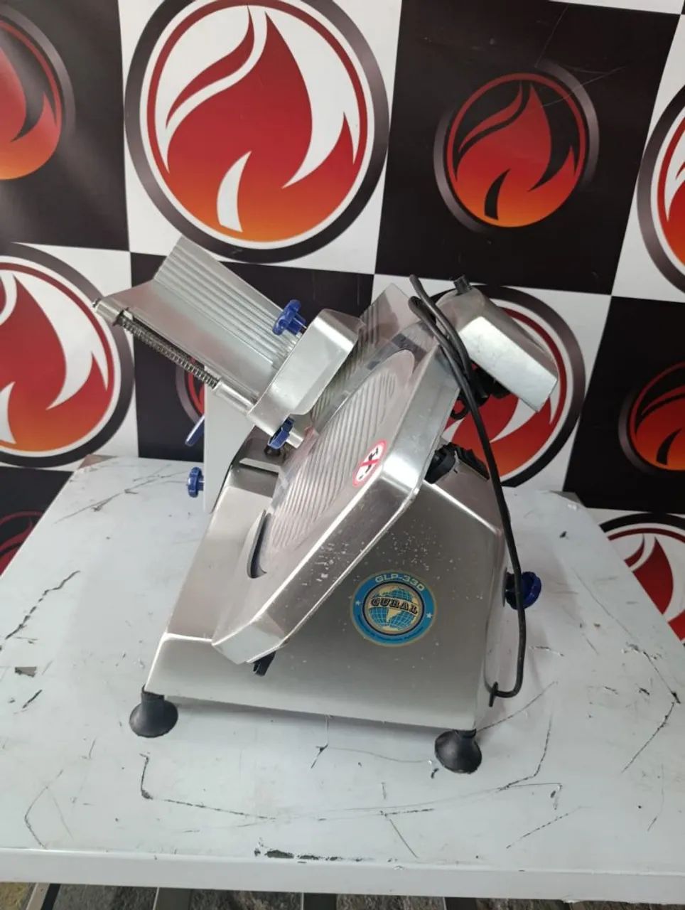 Cortador de frios industrial manual 220 volts marca Gural modelo GLP 330 - Foto 6