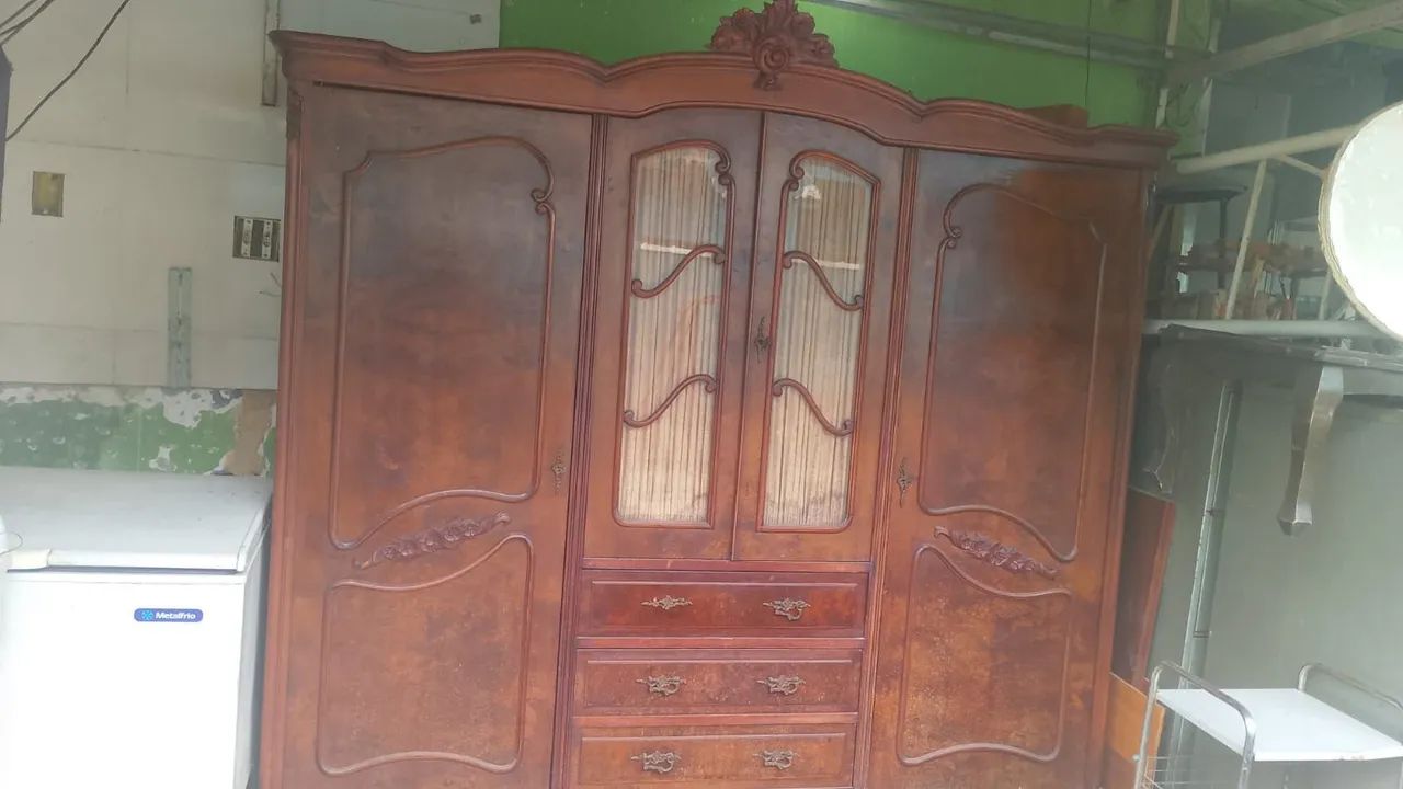 Guarda roupa de madeira chipandelle