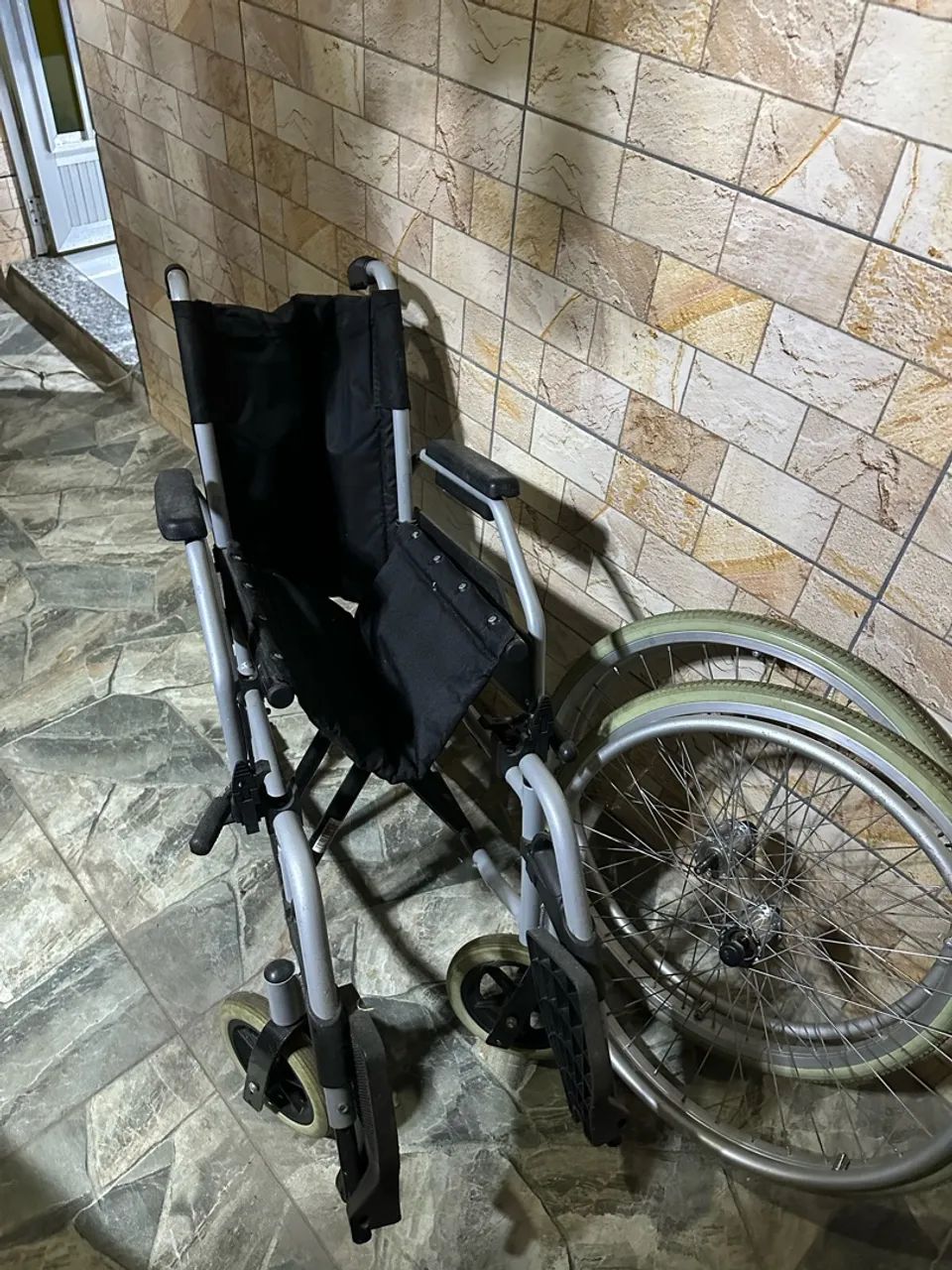 Cadeira de rodas  - Foto 2