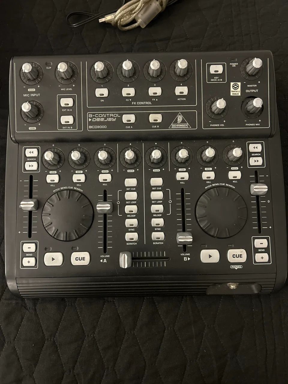 Mesa controladora Behringer B-control deejay 