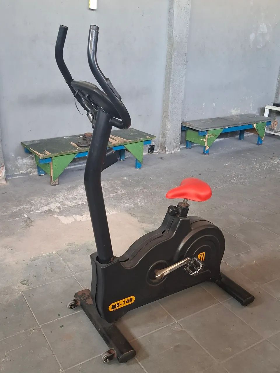 Bicicleta ergometrica profissional academia