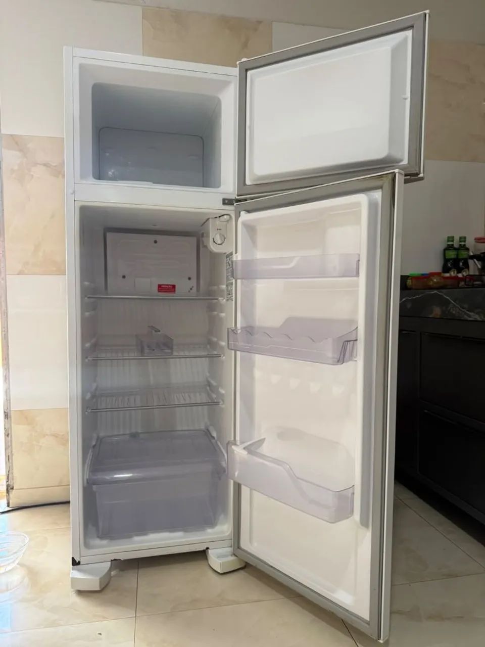 Vendo geladeira Eletrolux duplex DC3 260L - Foto 3