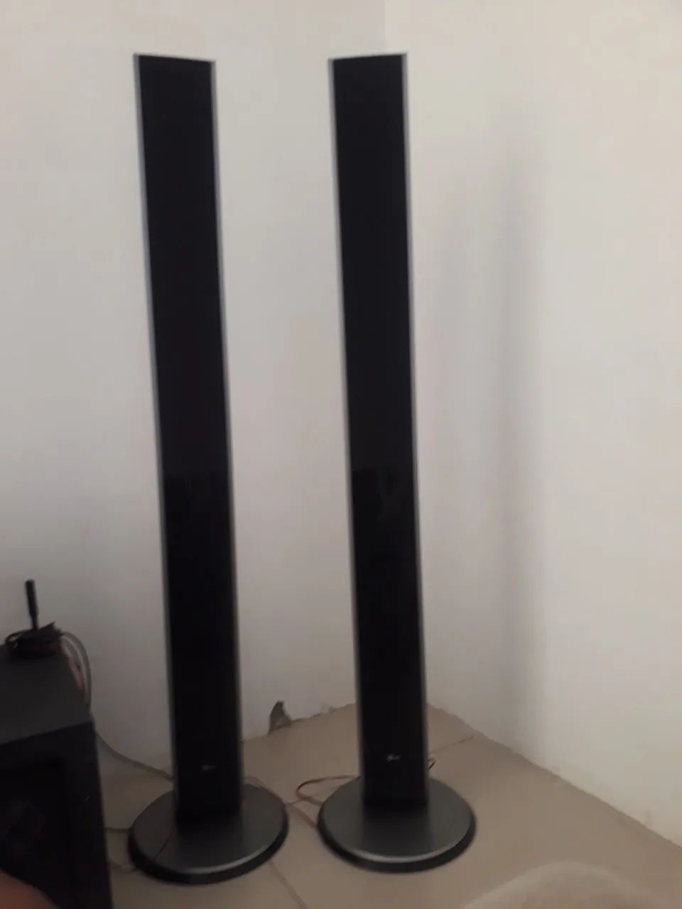 Caixa de som estilo torre LG