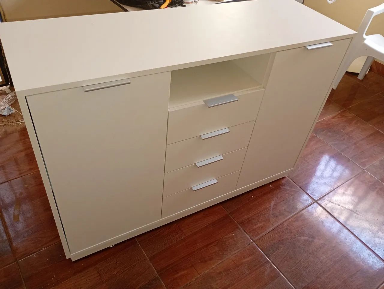 Cômoda 1.20cm. 4 gavetas com fundo de MDF 6mm. 