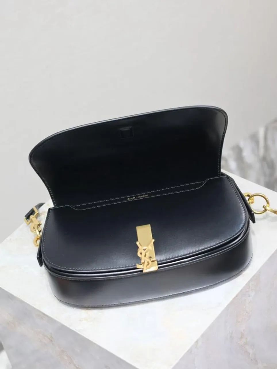 Bolsa YSL Voltaire Top Handle em couro  - Foto 4