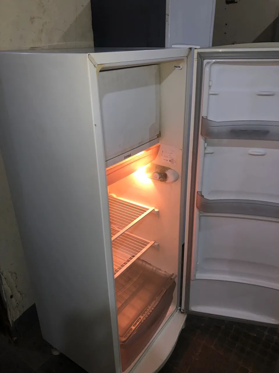 Geladeira da consul com capacidade de 350 litros funcionando perfeitamente  - Foto 4