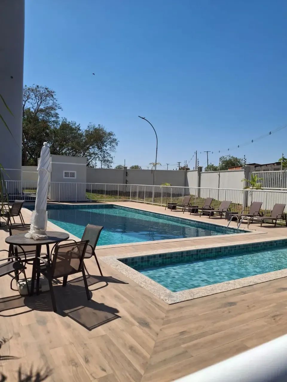 Alugo Casa em Condominio Próximo Av das Torres