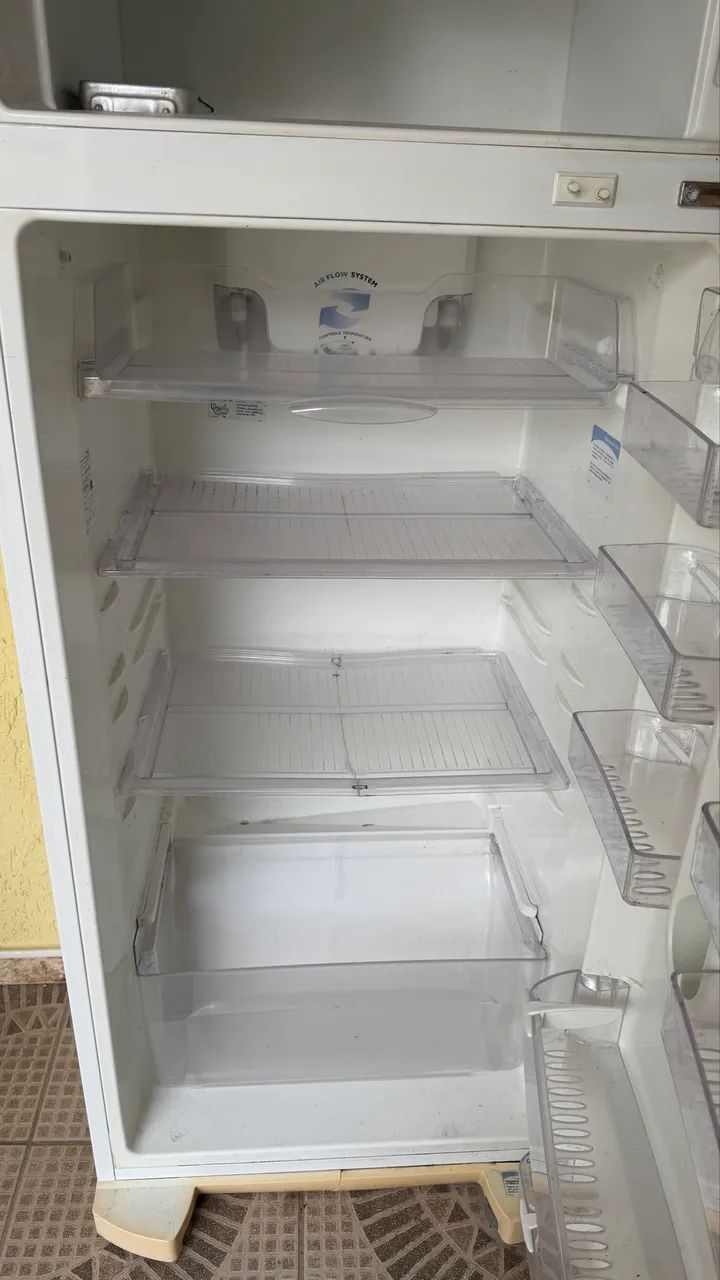 Vendo geladeira Electrolux  - Foto 3