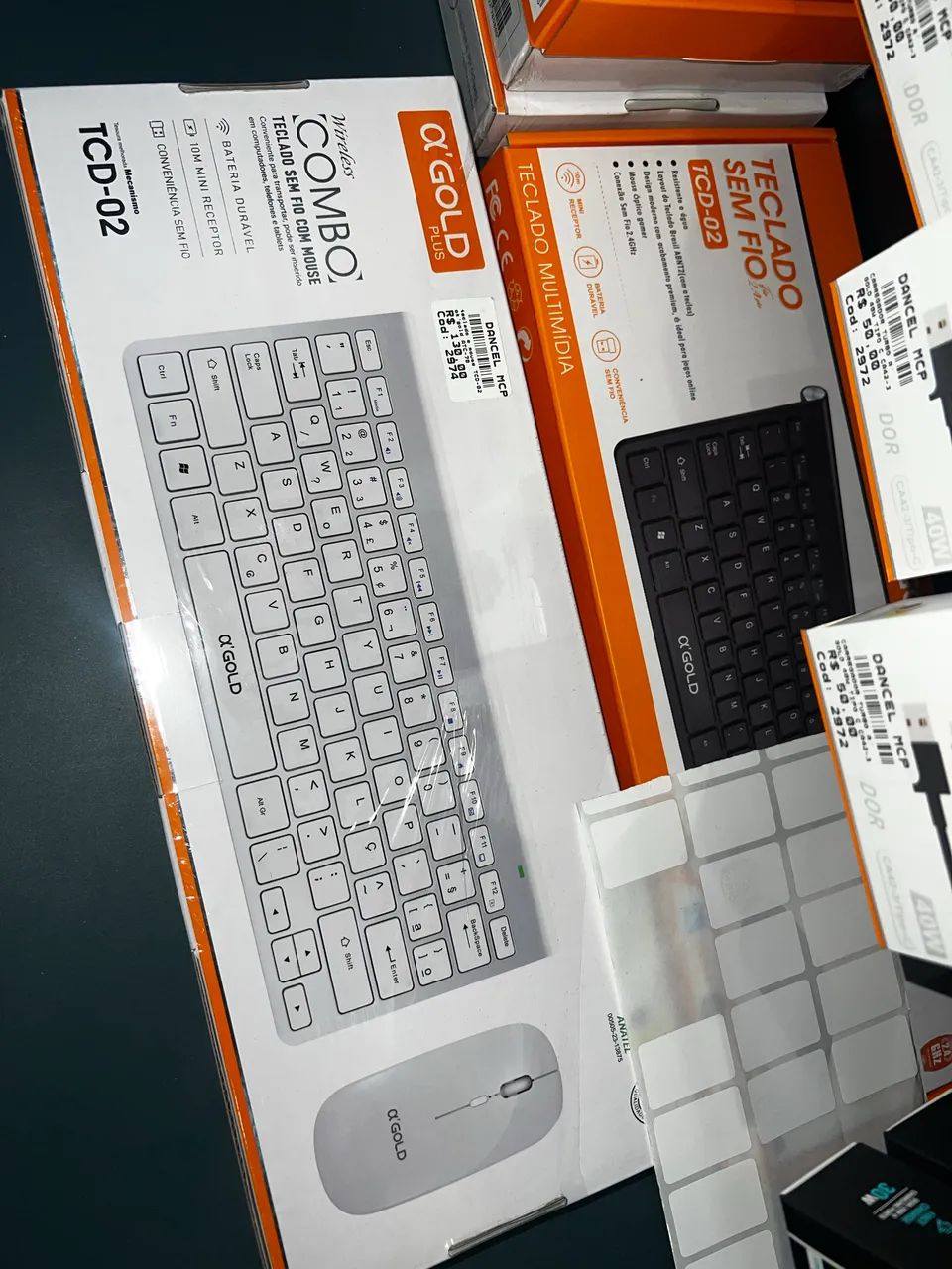 Teclado Sem Fio Com mouse branco e preto 
