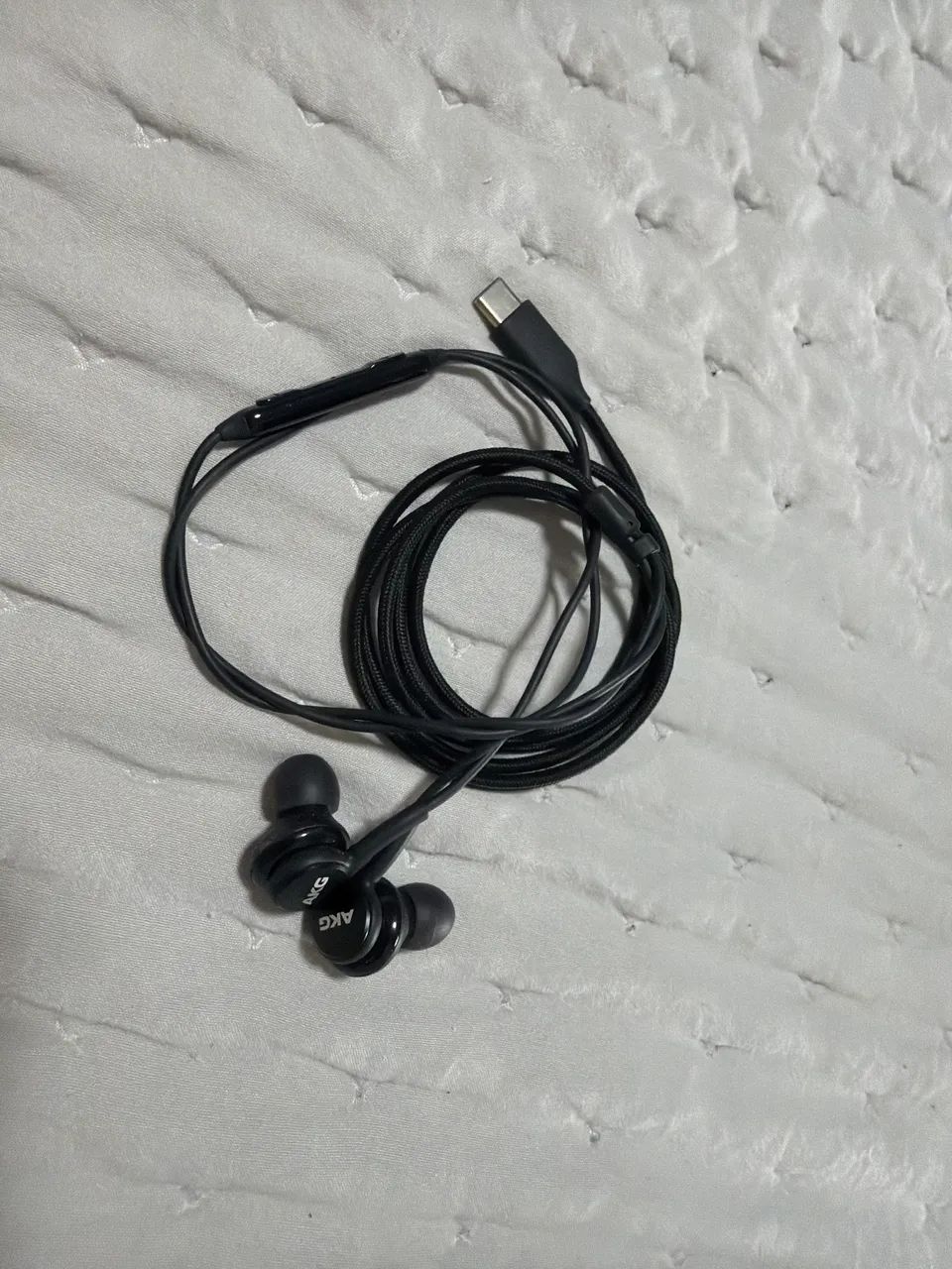 Fone AKG tipo c