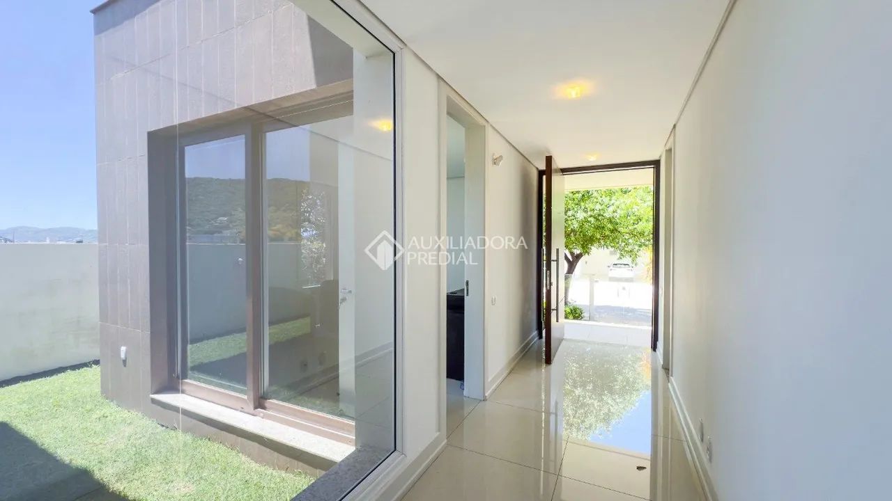 Casa de alto padrão na Lagoa da Conceição com 4 suítes. - Foto 2