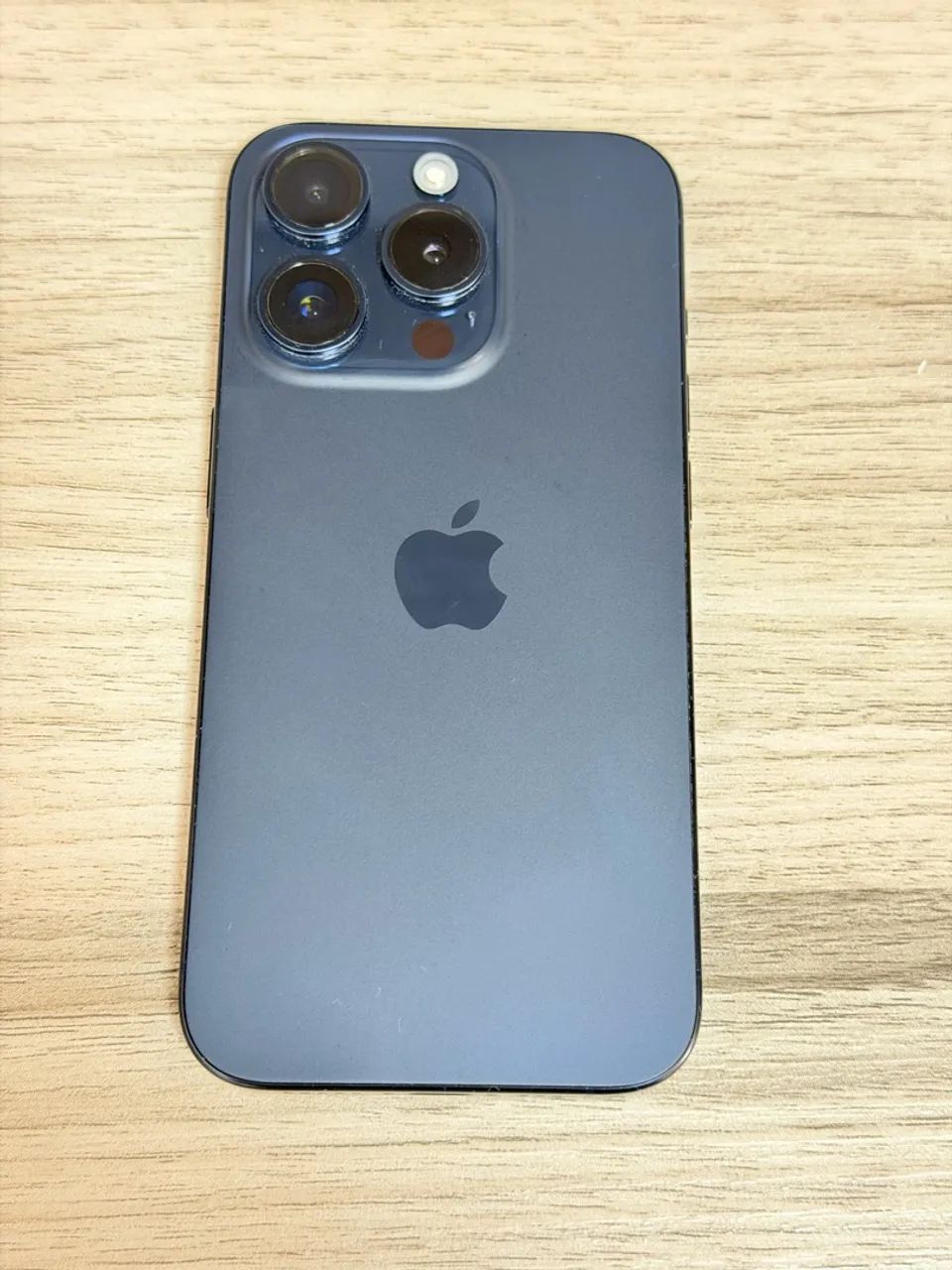 iPhone 15 Pro com caixa e cabo original - Foto 2