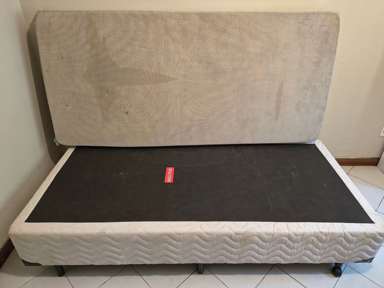 Cama e colchão de solteiro  - Foto 2