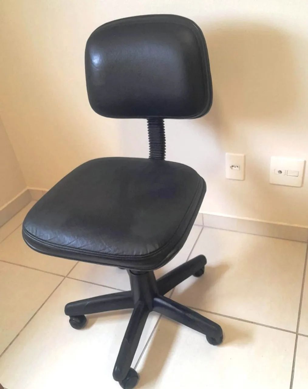 Cadeira de escritorio giratória - estado de nova
