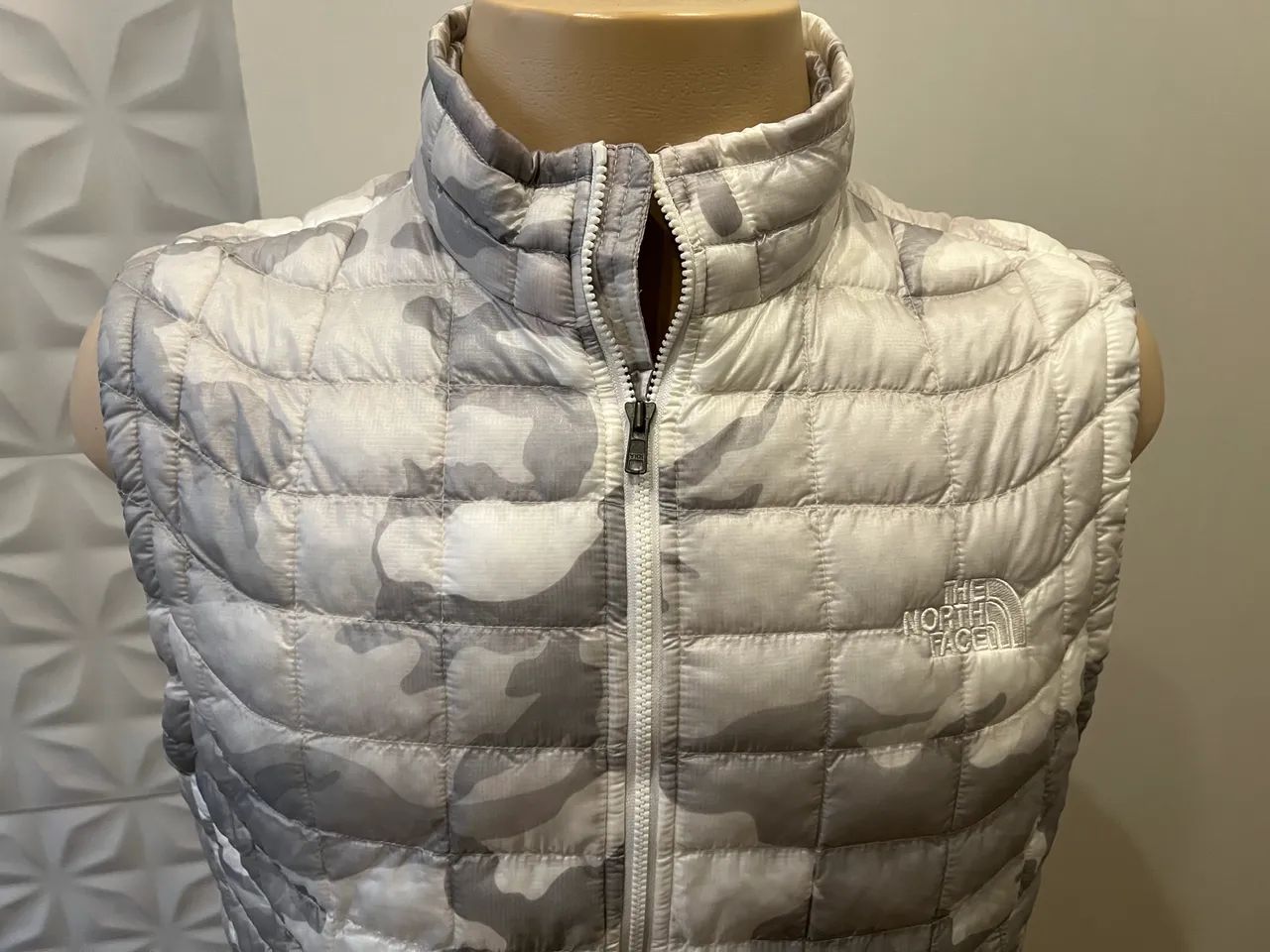 Colete The North Face camuflado  - Foto 2