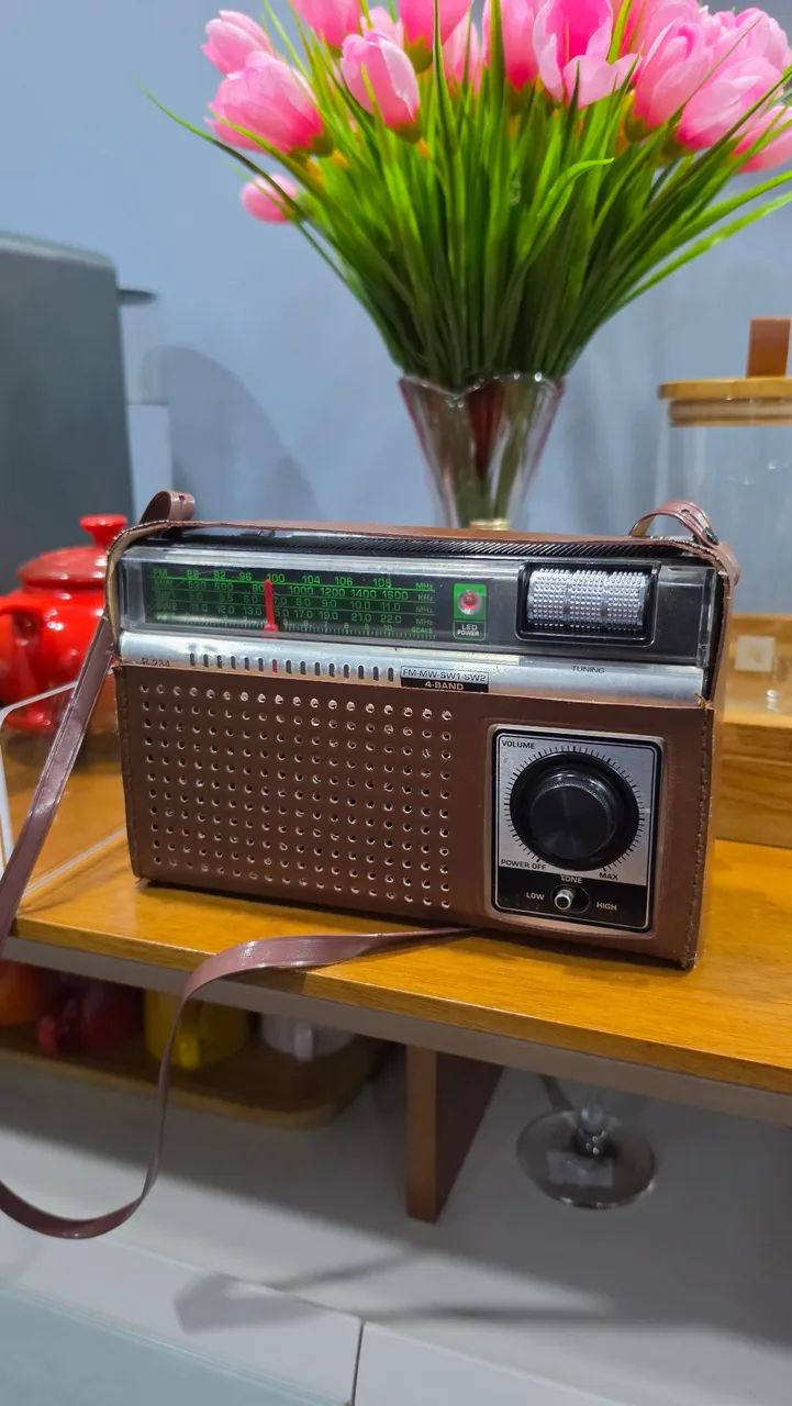 RÁDIO ANTIGO FUNCIONANDO.