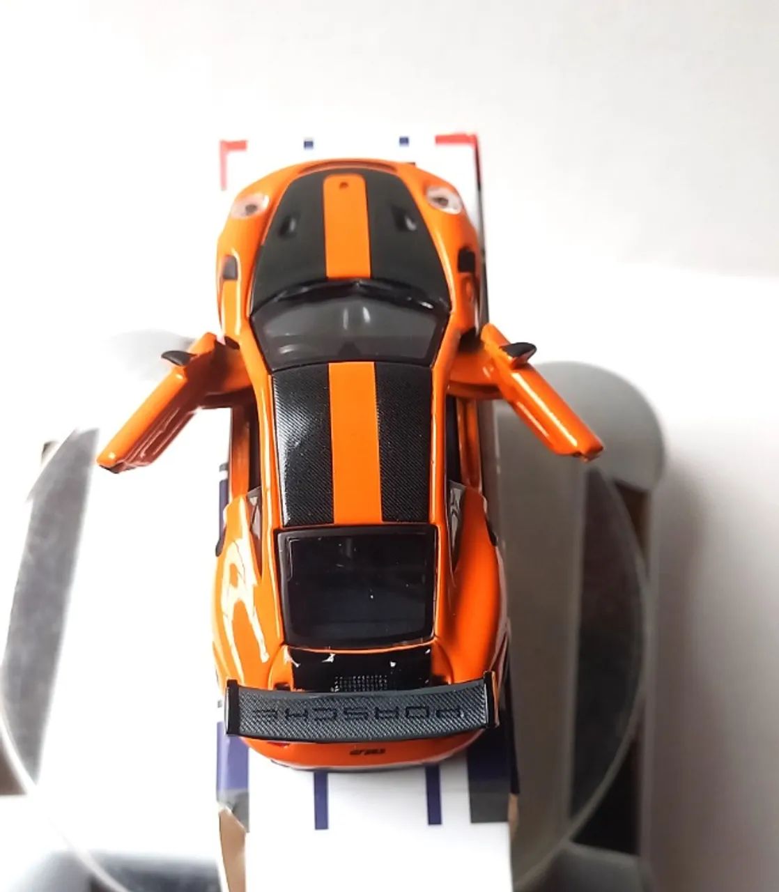 Miniatura Porsche 911 GT2 RS Laranja 1/64 Bburago Abre Portas