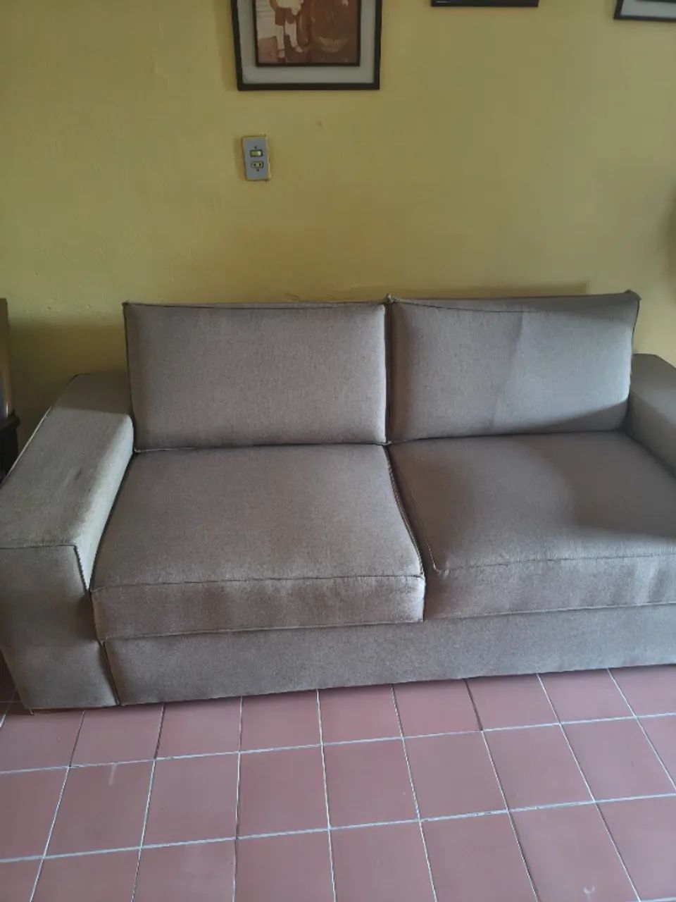 Vendo sofá de 2 lugares seminovo - Foto 2