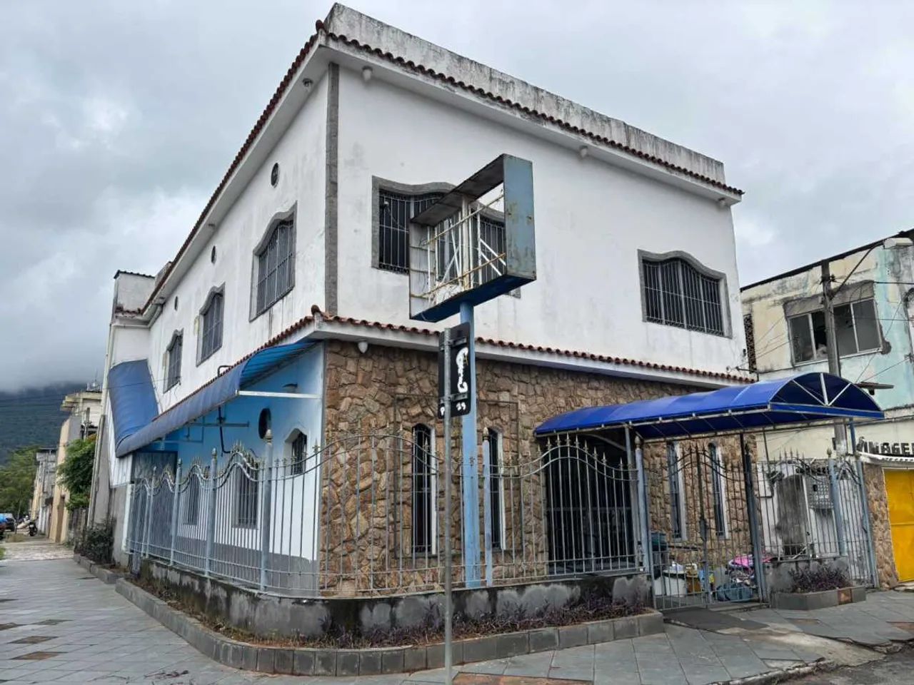 Predio completo para locação no Centro de Mesquita
