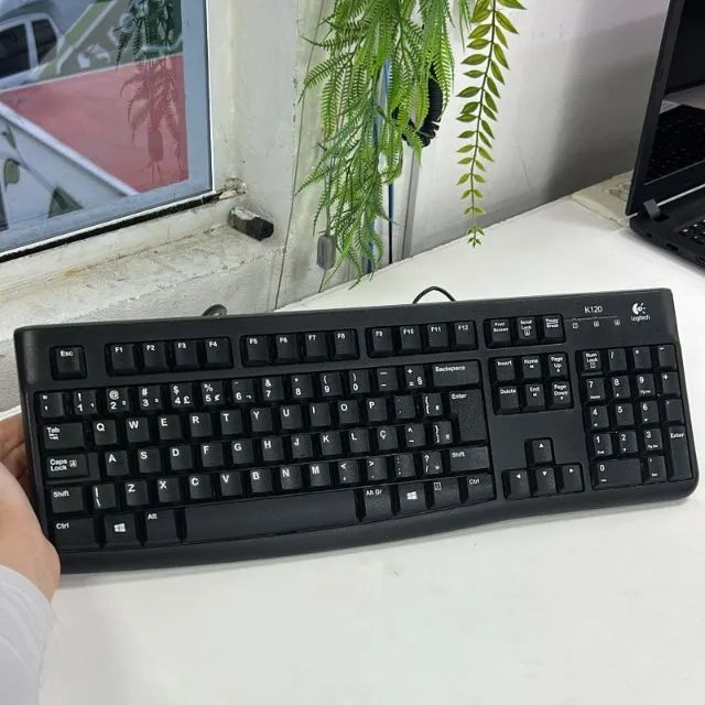 Teclado Logitech com Fio